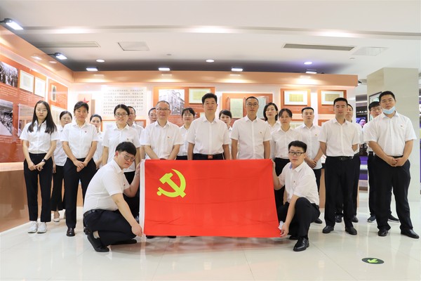 參觀(guān)檔案館.jpg